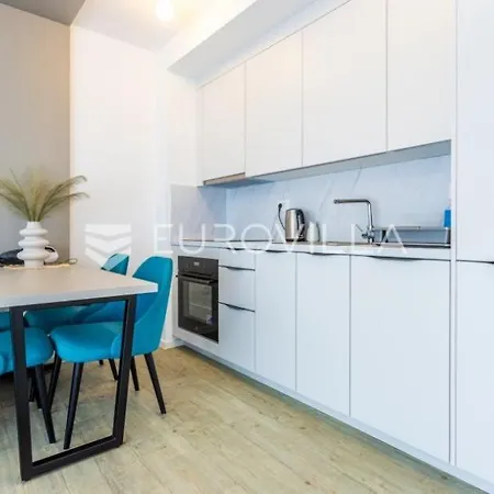 Apart-m كرفافيكا